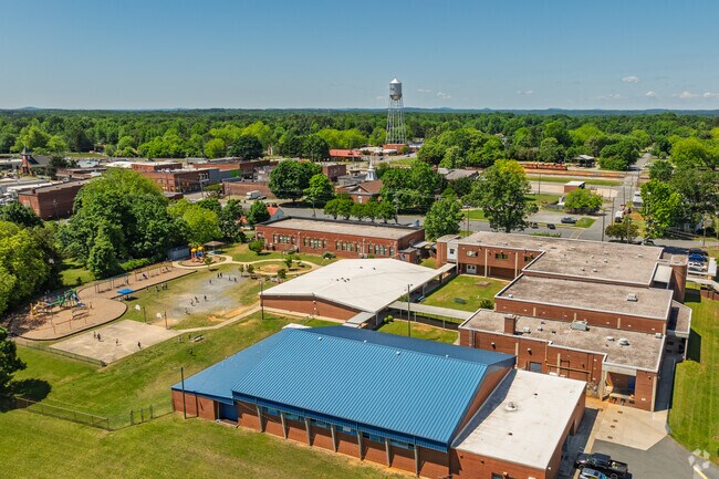 Experience the innovative educational approach at Liberty Elementary, celebrated for its exceptional extracurricular activities and caring staff, according to Niche.com