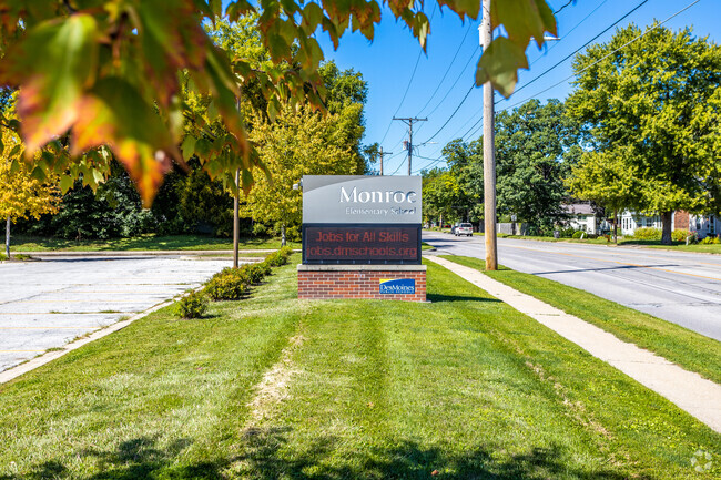 Monroe Elementary serves students in Beaverdale, IA.