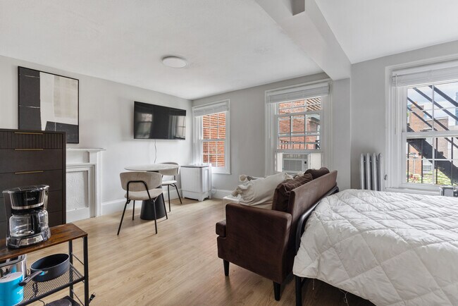 14 Derne St unit 301, Boston, MA 02114 - photo 4