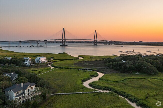 I'On sits just minutes from downtown Charleston via the Ravenel Bridge.