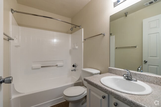 1 BR, 1 BA - 724 SF