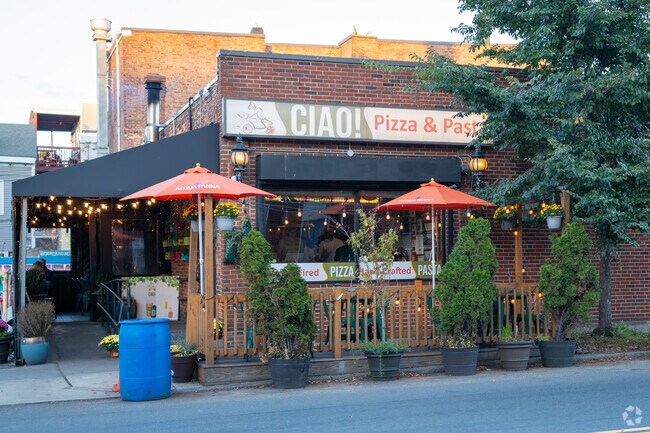 Visit Ciao Pizza & Pasta for a delicious meal near Admiral Hills.