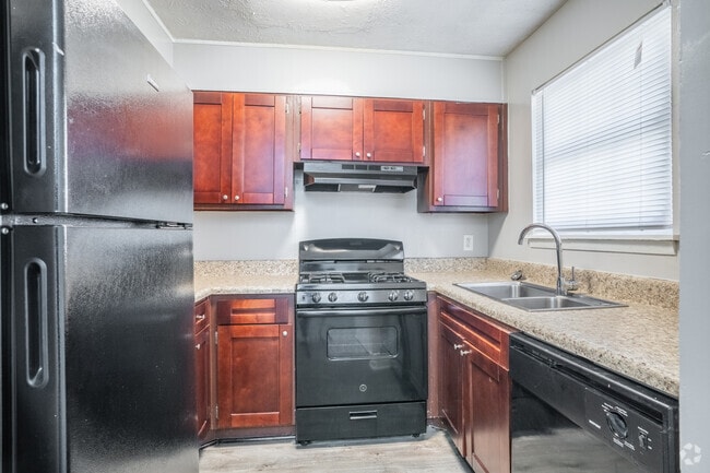 2BR, 1.5BA - 992SF - Kitchen