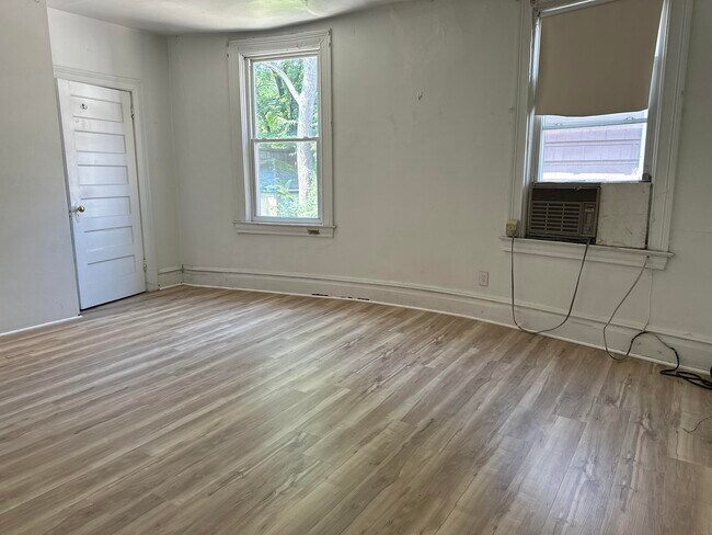 5704 Darlington Rd unit Flr 1, Pittsburgh, PA 15217 - photo 7