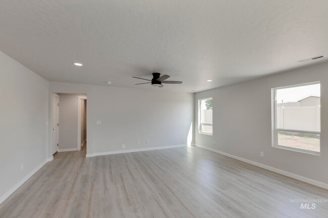 5130 Castleton Ave, Nampa, ID 83686 - photo 4