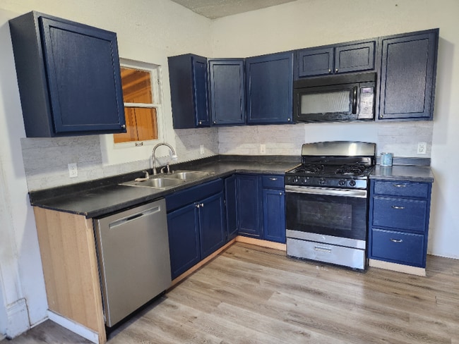 214 E Belmont St, Kalamazoo, MI 49001 - photo 2