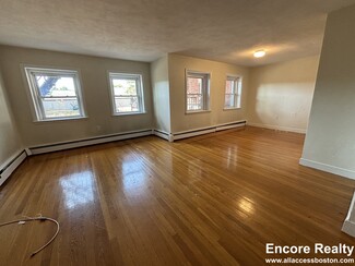 306 Tappan St Unit 1A, Brookline, MA 02445