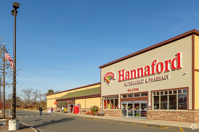 The Ballston location of the regional Hannaford Supermarket chain makes grocery shopping easy.