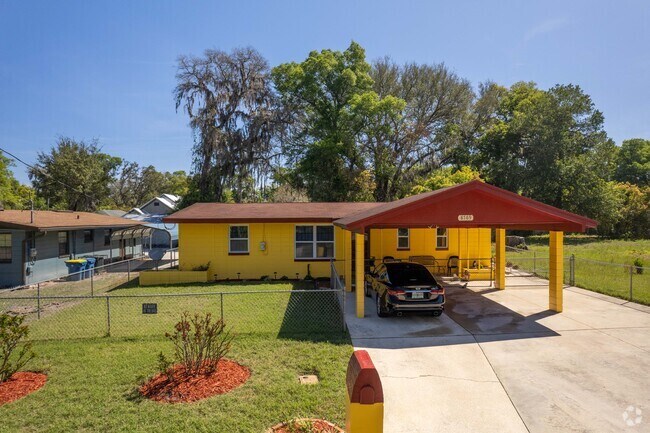 Single family home in Riverview