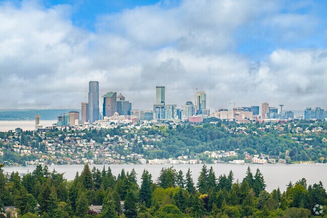 Residents of Shorewood enjoy easy commutes to nearby major metropolitan cities such as Seattle.