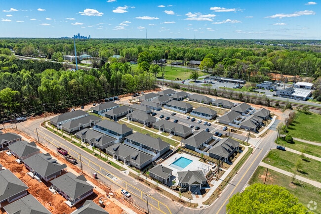 Zora University, Charlotte, NC 28213 - photo 4