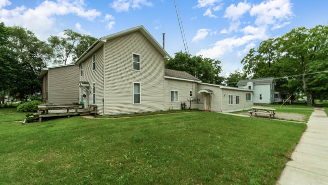 502 S Pine St unit A, Mount Pleasant, MI 48858 - photo 4