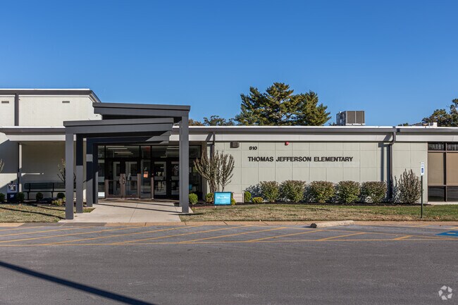 Thomas Jefferson Elementary School is a highly rated, public school located in Bentonville.
