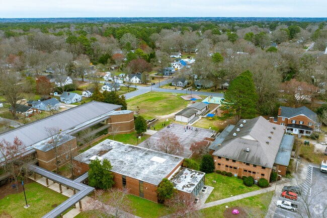 Wendell Elementary scores a B from Niche.Com.
