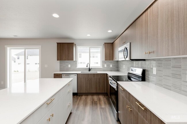 9218 W White Jasmine Ct, Nampa, ID 83687 - photo 5