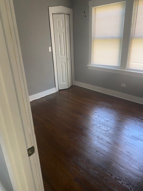 7940 S Kingston Ave unit 2, Chicago, IL 60617 - photo 5