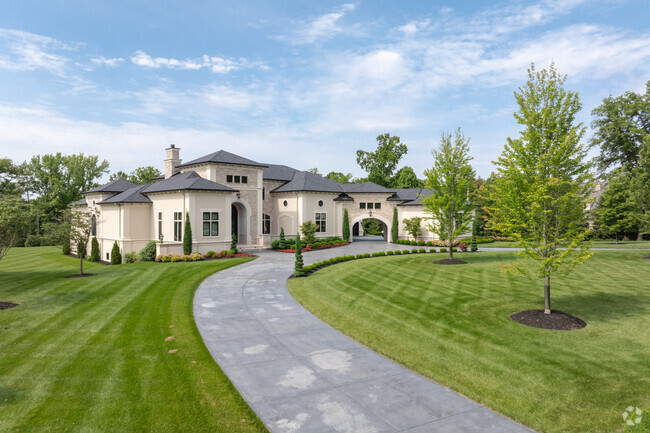 Huntleigh mansions are the dominant style of homes in the neighborhood.