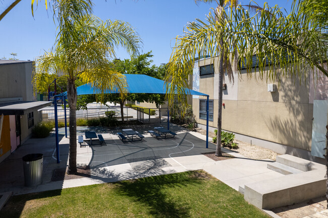 Macarthur Park Elementary School has a shaded eating area.