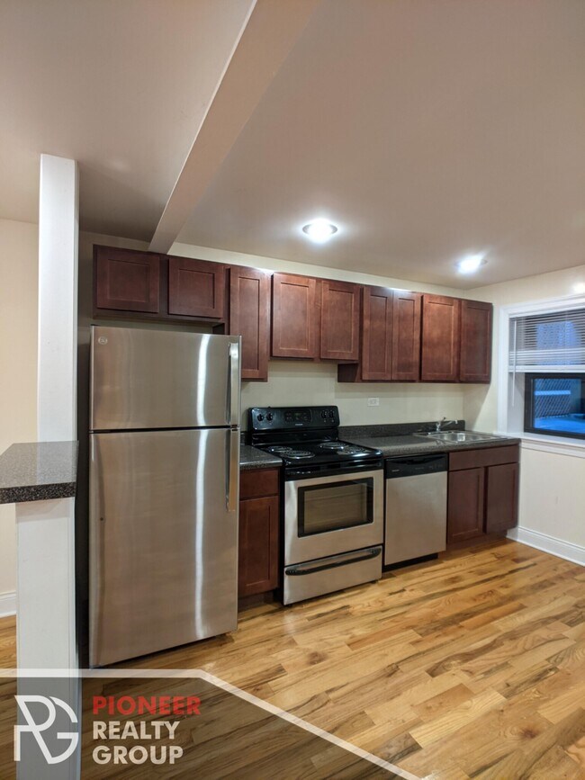 1129 W Oakdale Ave unit 1, Chicago, IL 60657 - photo 3