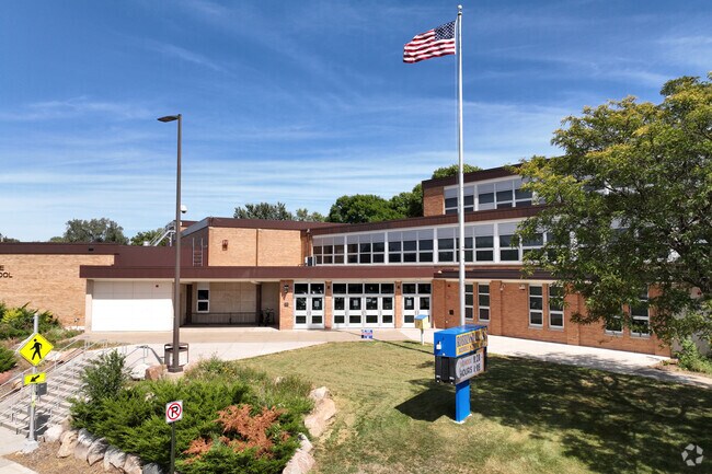 Robbinsdale Middle School hosts 6th to 8th grade.