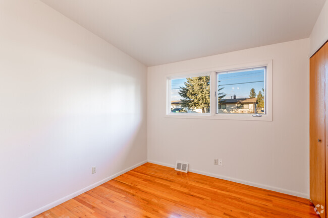 3BR, 1BA - 1,425 SF