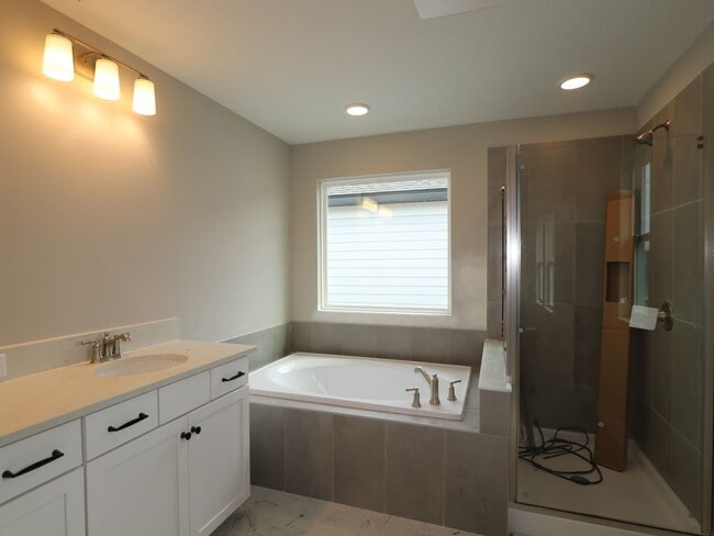 31324 Pendleton Landing Cir, Wesley Chapel, FL 33545 - photo 4