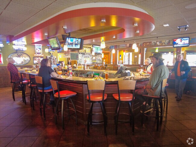 There are various restaurants and pubs to choose from in Windham, ME.