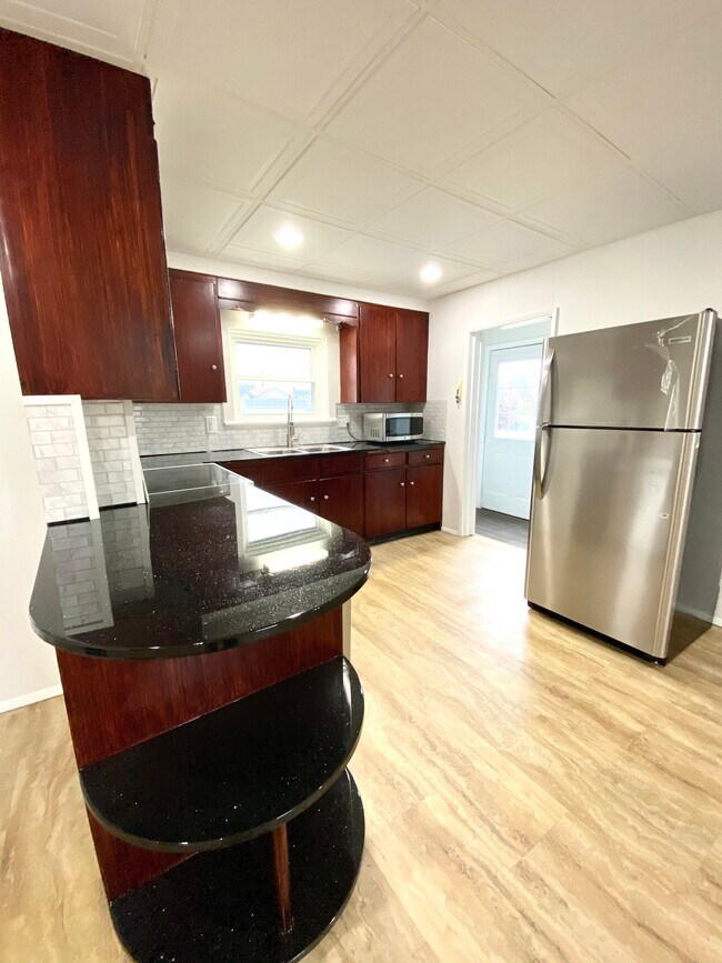 987 Cherry St, Danville, PA 17821 - photo 2