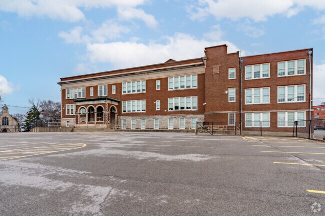 Breckinridge Metropolitan High School serves 45 students in grades 8-12.