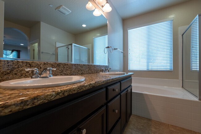 3083 N Stanley Ave, Fresno, CA 93737 - photo 6