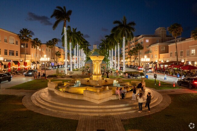 Residents of The Lakes at Boca Raton enjoy evening walks around Mizner Park, where they experience a lively atmosphere and picturesque surroundings.