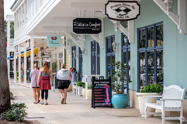 For Village of Hemingway locals, Lake Sumter Landing offers plenty of shopping options.