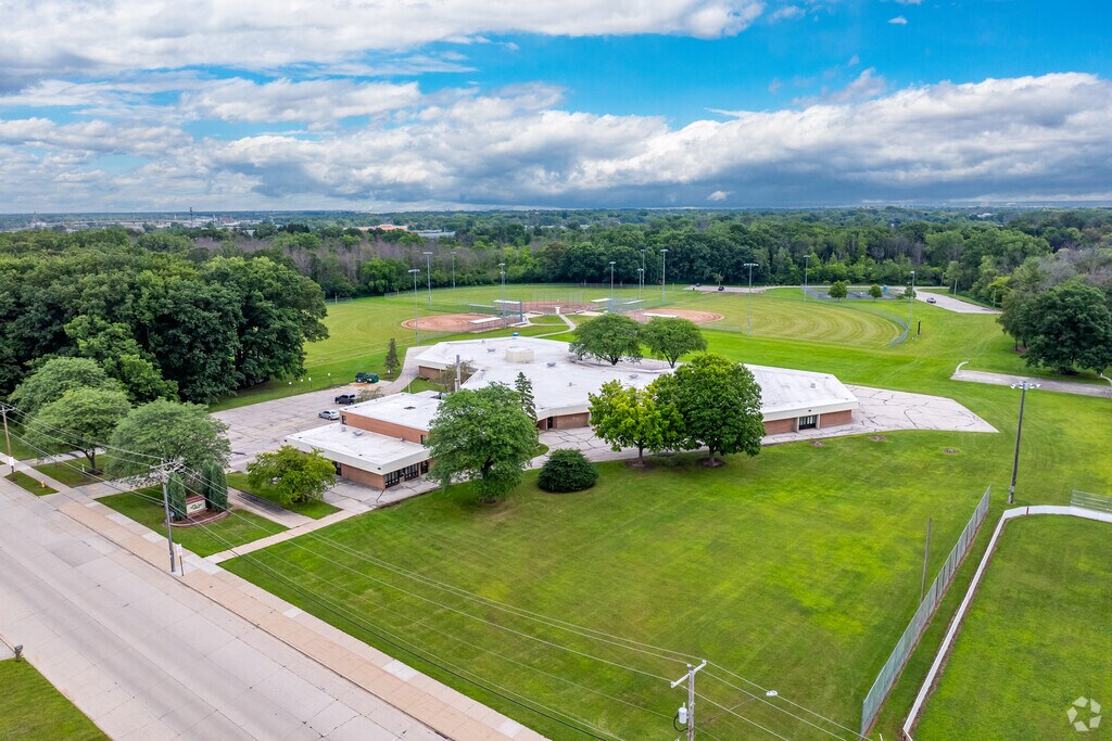 Macarthur Elementary School is in the MacArthur Heights neighborhood of Green Bay.