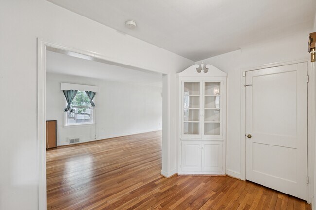 4603 Knox Rd unit 1, College Park, MD 20740 - photo 6