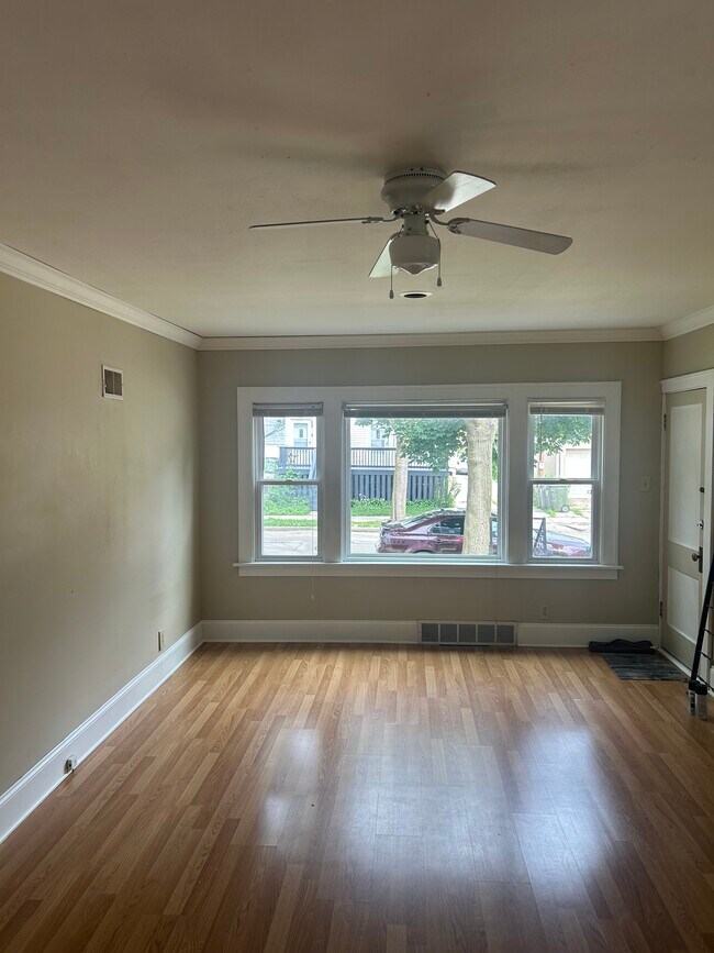 3041 S Hanson Ave unit Lower unit, Milwaukee, WI 53207 - photo 6