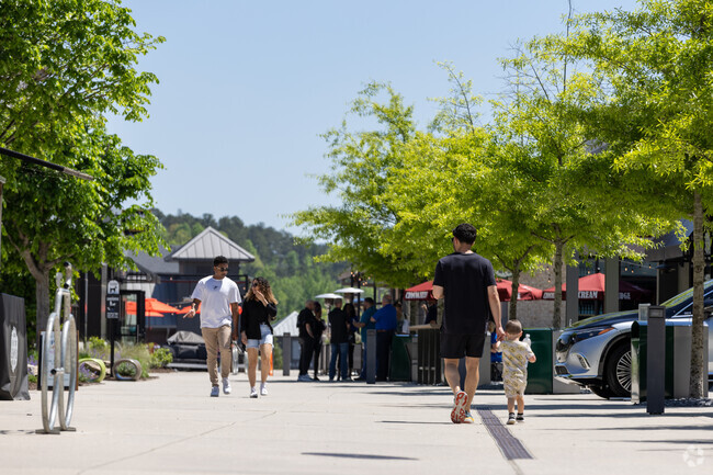 John's Creek's Big Creek boasts a variety of vibrant retail areas where many locals shop and walk around.