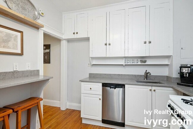 70 Phillips St unit 1, Boston, MA 02114 - photo 5