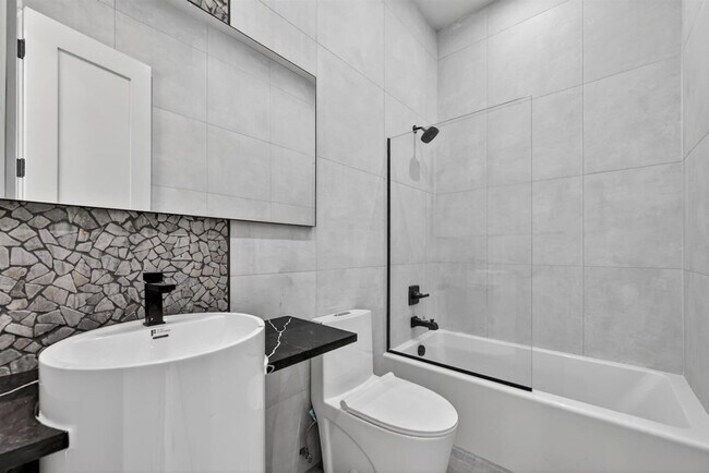 443 Clove Rd unit ID1366355P, Monroe, NY 10950 - photo 4