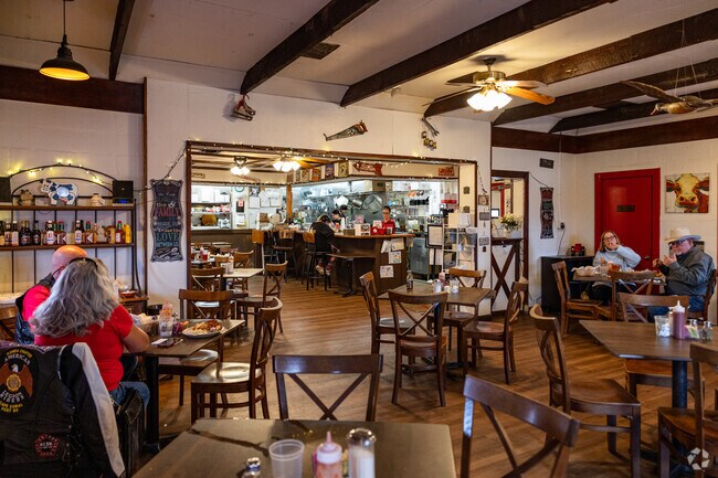 Alva Country Diner is a long-standing comfort food restaurant in Lehigh Acres.