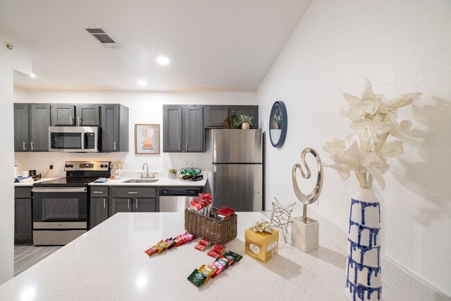 Frisco Apartments on Walnut, Rogers, AR 72756 - photo 5