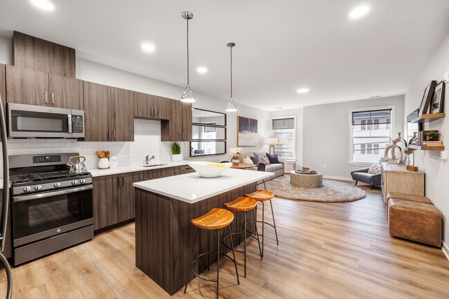 CENTURION IRONBOUND, Newark, NJ 07105 - photo 2