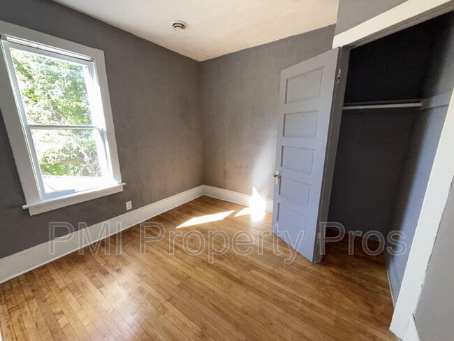 2575 N 34th St unit Upper, Milwaukee, WI 53210 - photo 2