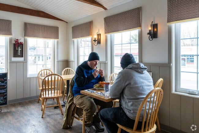 Putnam's Waterview serves seafood and pasta near New Boston.