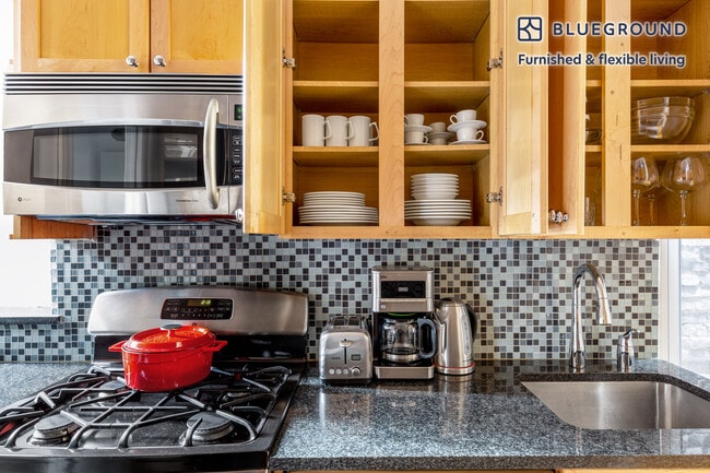 72 Charles St unit FL3-ID490, New York, NY 10014 - photo 6