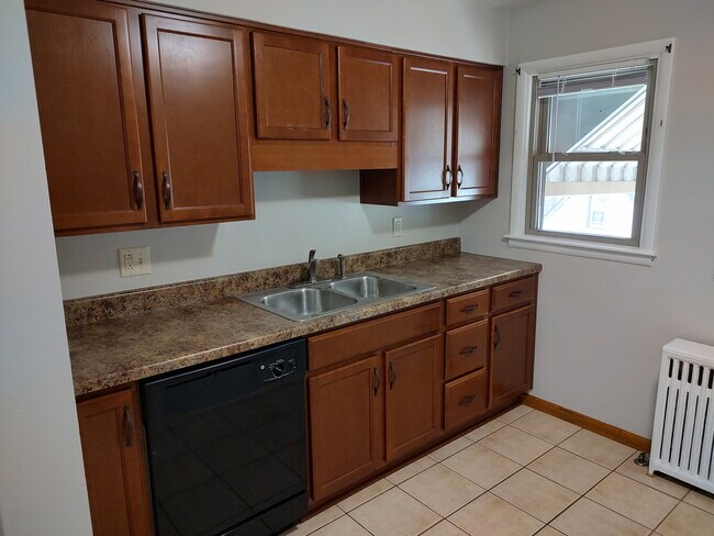 537 Sewickley St unit 2 Rear, Greensburg, PA 15601 - photo 6