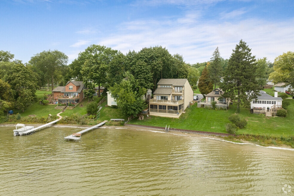 Neighborhood_McCullom-Lake_V2_100223