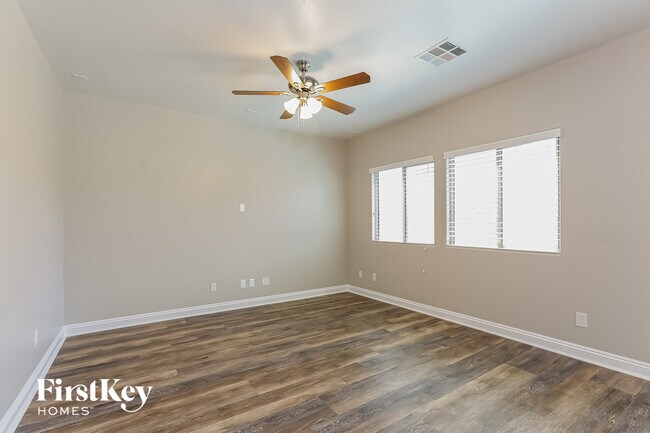 6753 Crystal Run Ln, Las Vegas, NV 89122 - photo 3