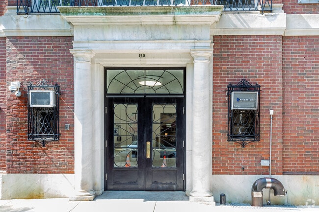 Manhattan Country School - Entrance