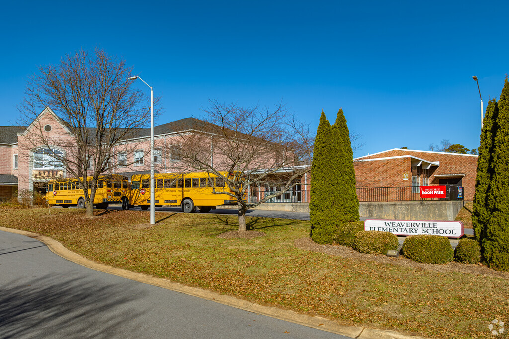 Weaverville Elementary School serves over 300 students in grades 2-4.
