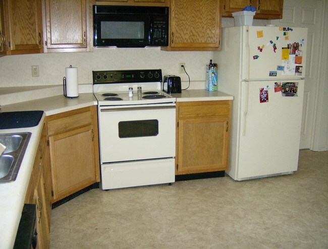 820 W Lincoln Ave unit 6, Charleston, IL 61920 - photo 5